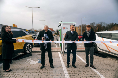 autoweek.cz - 100 ultrarychlých stojanů ČEZ