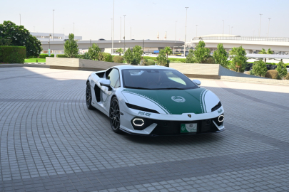 autoweek.cz - Přiblížení policie v Dubaji veřejnosti