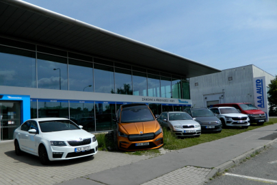 autoweek.cz - Ojetým autem roku je Škoda Enyaq