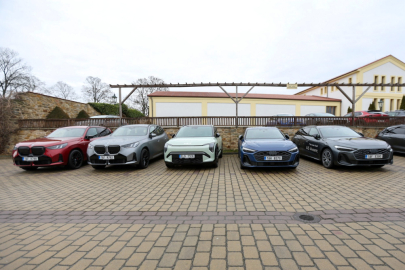 autoweek.cz - Anketa Auto roku 2025 v České republice jde do finále