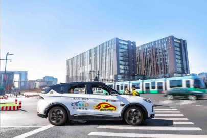 autoweek.cz - Baidu má v Pekingu povolení pro taxi plně bez řidiče