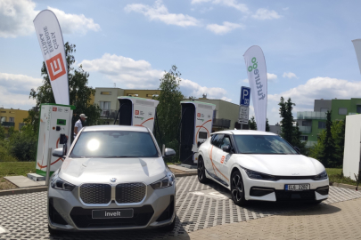 autoweek.cz - ČEZ jako první v ČR zprovoznil 900 stojanů pro elektromobily
