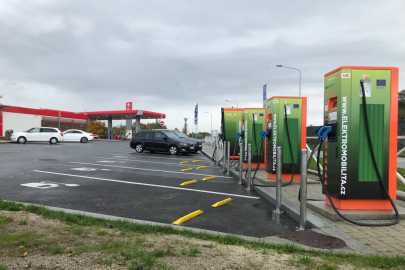 autoweek.cz - Elektromobily loni načerpaly u ČEZ o 25 % energie víc