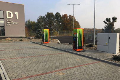 autoweek.cz - Nabíjení elektromobilů na D1