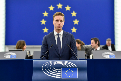 autoweek.cz - Nové automobily a dodávky od roku 2035 bez emisí