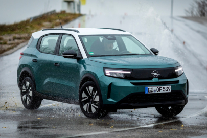 autoweek.cz - Opel Frontera se představuje