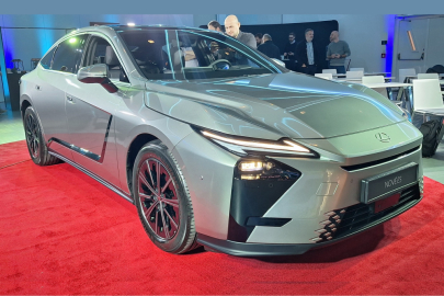 autoweek.cz - Lexus ES míří na trh v ČR