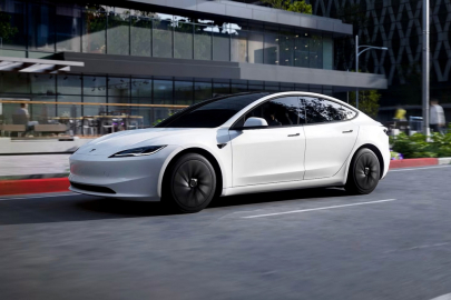 autoweek.cz - Tesla v roce 2035
