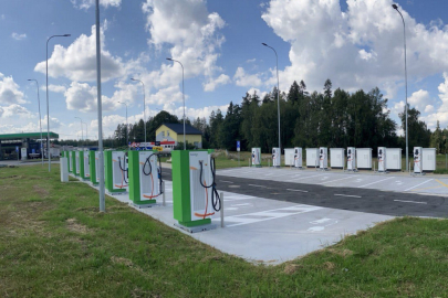 autoweek.cz - ČEZ spustil největší ultrarychlý dobíjecí hub