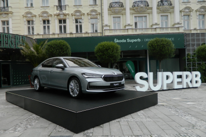 autoweek.cz - Nová Škoda Superb: víc prostoru i pohodlí