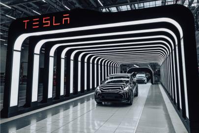 autoweek.cz - Žhářský útok ekoteroristů proti Tesle