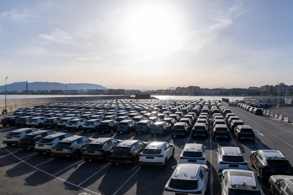 EU a Čína zkoumají minimální ceny místo cel pro čínské elektromobily