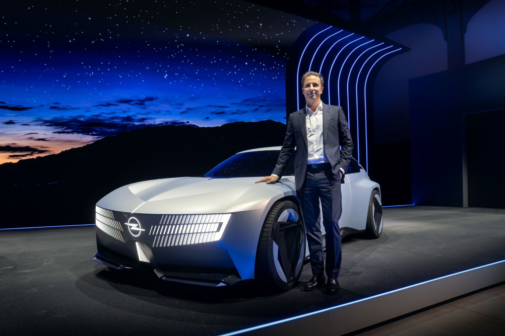 Studie Opel STX Concept jako kombi budoucnosti