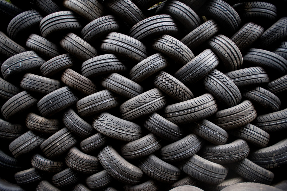 EU vyšetřuje přední výrobce pneumatik kvůli podezření z kartelu