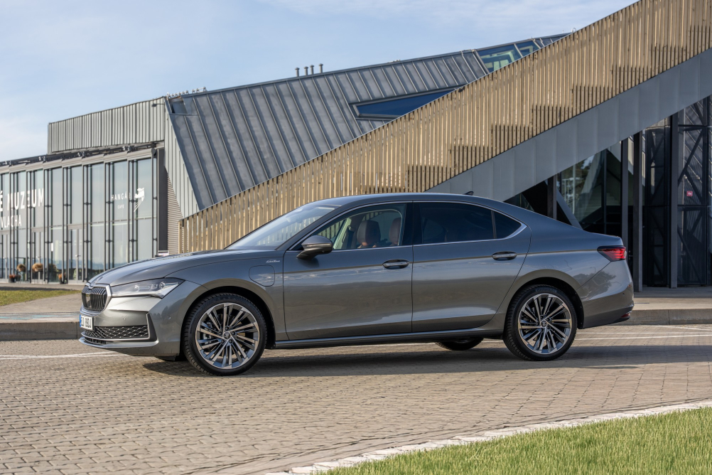 Škoda Superb liftback s plug-in hybridem o 200 kW
