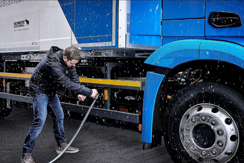Nařízení o emisních cílech CO2 pro nákladní vozidla a autobusy