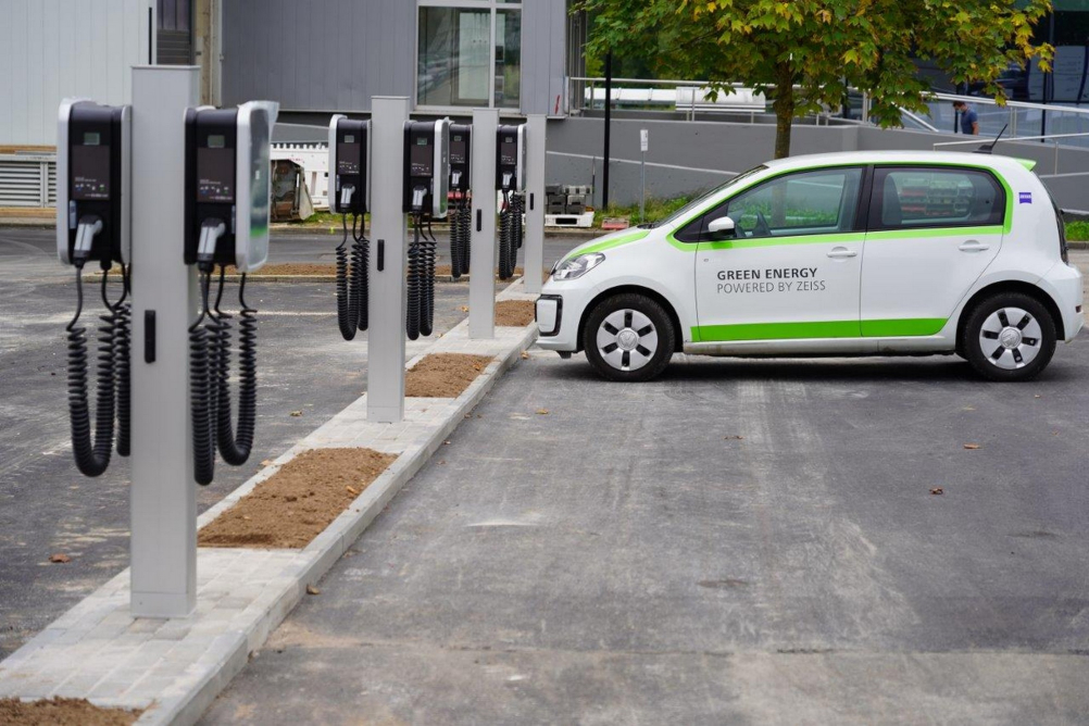 Evropa neví, zda elektromobily zdanit nebo dotovat