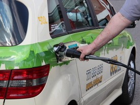 CNG - tankování CNG do Eco taxi značky Mercedes-Benz