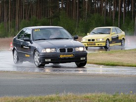 Test handling na mokru - BMW z roku 2000 a současné pneu ContiPremiumContact 5