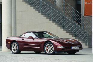 Chevrolet Corvette 50th anniversary edition 2003.jpg