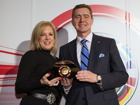 autoweek.cz - Ampera a Volt vybojovaly titul Car of the Year 2012