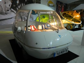 Courreges Bulle 2002