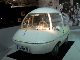 Courreges Bulle 2002