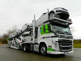 Tahač Volvo na LNG pro dopravu vozů Škoda