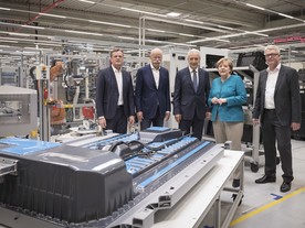 Angela Merkelová v továrně v Kamenci