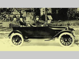 Dodge Brothers Model 30, 1914, vzadu vlevo Horace a vpravo John Dodgeové