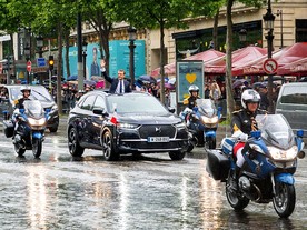 DS 7 Crossback Présidentiel a francouzský president Emmanuel Macron 