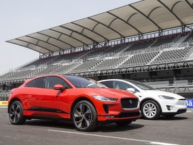 Jaguar I-Pace a tesla Model X