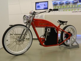 Atraktivní elektrokolo - elektrochopper firmy Electrobikes ujede na elektrický pohon až 200 km