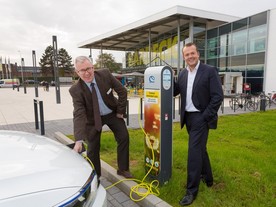 Nablýskaná stránka elektromobility