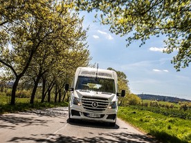 Enjoy Sprinter Bus Akva1 na silnici