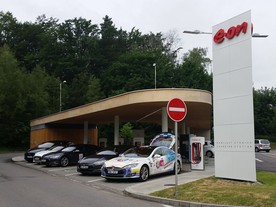 Nabíjecí stanice E.on ve Vystrkově u Humpolce 
