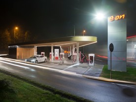 Nabíjecí stanice E.on ve Vystrkově u Humpolce 