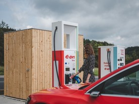 autoweek.cz - E.ON otevírá další rychlodobíjecí stanice