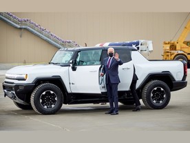 Joe Biden a e-Hummer