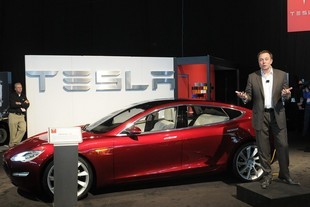 Elon Musk a Tesla Roadster