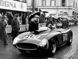 Ferrari 290 MM - Fangio na startu Mille Miglia 1956