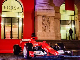 Ferrari F1 před burzou v Miláně