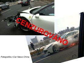 Havarovaná Ferrari v Šanghaji ve zprávách z tohoto týdne