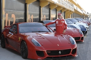 Pilot F1 Felipe Massa představuje sedmičku vozů Ferrari 599XX