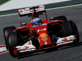 Fernando Alonso s vozem Ferrari F14T