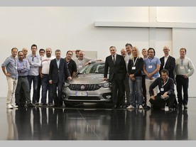 Fiat Tipo - vpravo u auta Alfredo Altavilla