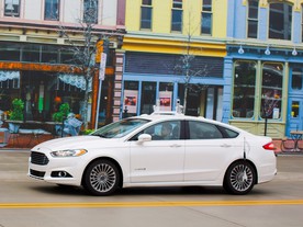 Autonomní Ford Fusion v Mcity