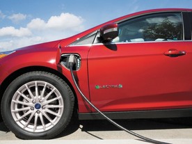 autoweek.cz - Ford připravuje SUV na elektrický pohon i hybridní Mustang!