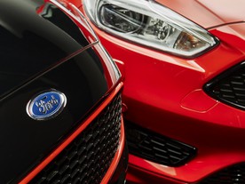 Ford Focus Black a RedEdition 