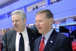 Derrcik Kudzak a Alan Mulally